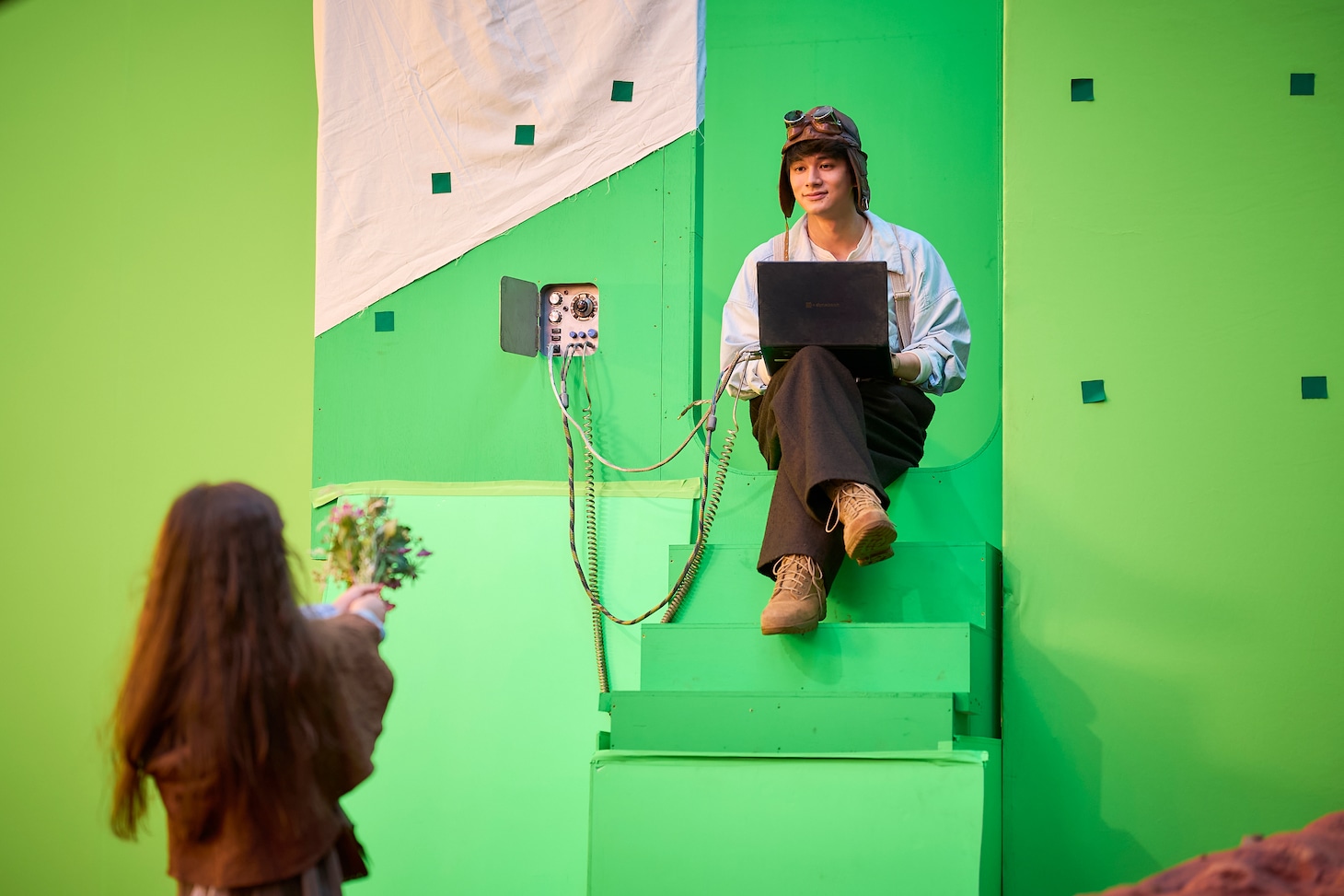 Dynabookの新CM「DYNABOOM!!DYNABOOK!!」撮影中の様子。