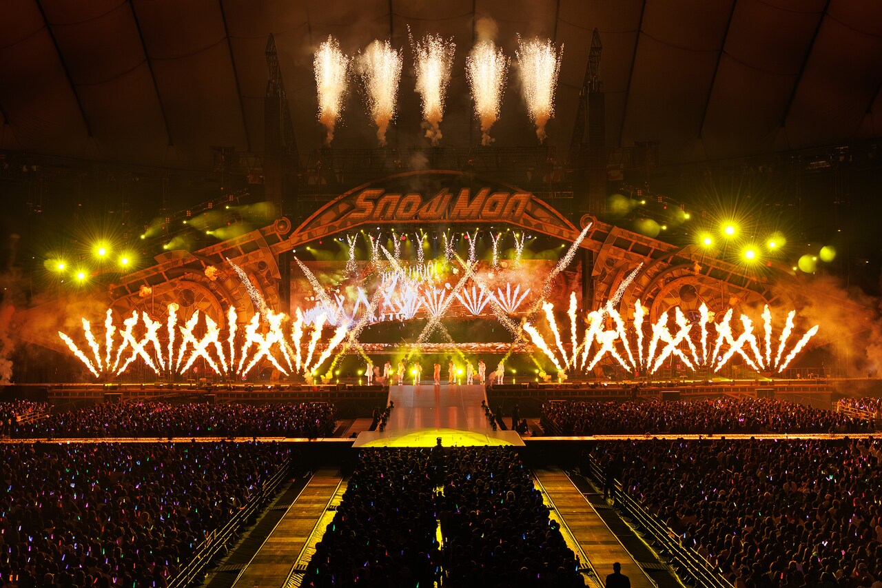 Snow Man Dome Tour 2025-2026 ON」東京・東京ドーム公演初日を迎えた