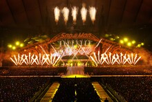 Snow Manが時代を巡る音の旅、「ON」ツアー東京ドーム公演スタート