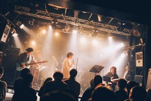 「Meg Bonus ONEMAN LIVE 2025 "Lossy"」の様子。（撮影：タマイシンゴ）