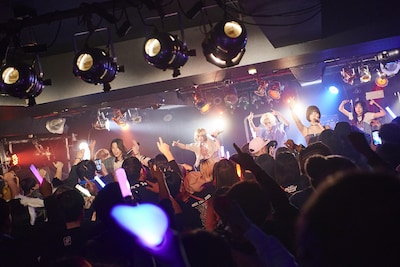 BiTE A SHOCKのライブの様子（撮影：大橋祐希）