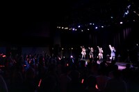 東京女子流「RE:PLAY LIVE」の様子。（写真提供：avex）