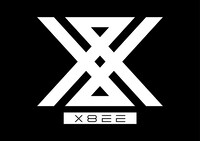 X8EEのロゴ。