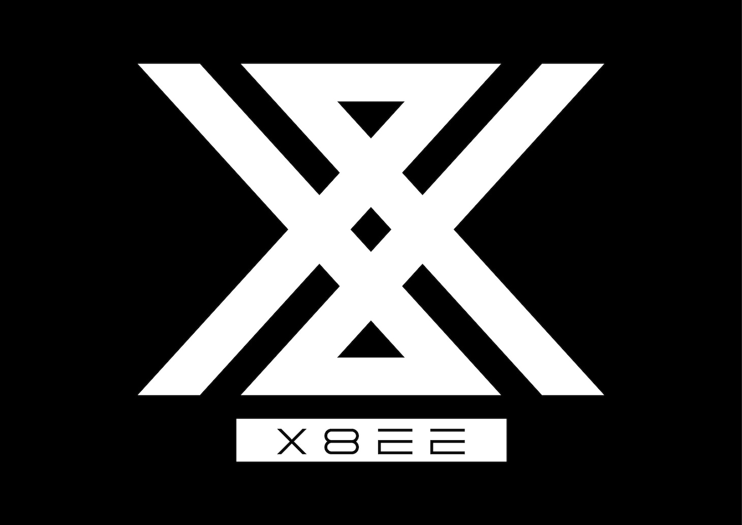 X8EEのロゴ。