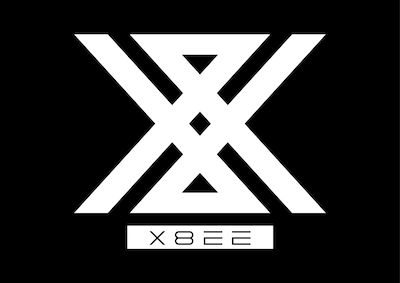 X8EEのロゴ。