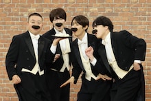 左から松尾駿（チョコレートプラネット）、深澤辰哉、向井康二、宮舘涼太。