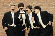 左から松尾駿（チョコレートプラネット）、深澤辰哉、向井康二、宮舘涼太。