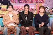 「トークィーンズ」より、TREASURE。左からジェヒョク、ハルト、アサヒ。©︎フジテレビ