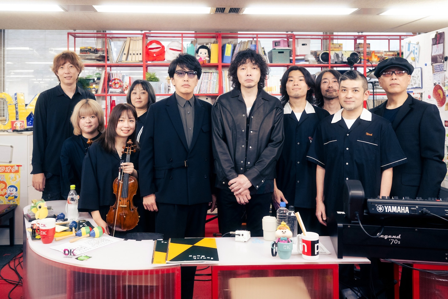 「tiny desk concerts JAPAN 岡村和義」より。（写真提供：NHK）