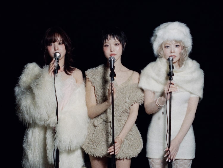 XGの1stフルアルバム「THE CORE - 核」の収録曲「4 SEASONS」を歌唱したJURIA、CHISA、HINATA。