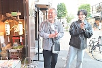 街を散策する高田純次と中島健人。©テレビ朝日