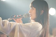 工藤帆乃佳（Vo, G）（Photo by mee）