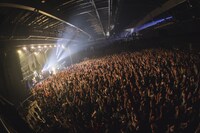 SCANDAL「BEST★Xmas 2025」の様子。（Photo by Takeshi Yao）