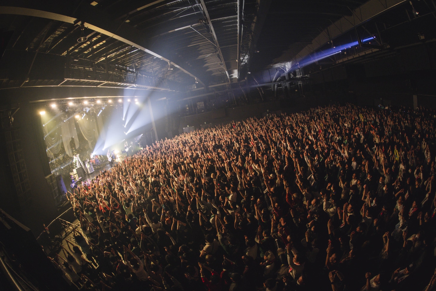 SCANDAL「BEST★Xmas 2025」の様子。（Photo by Takeshi Yao）