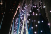 羊文学「まほうがつかえる2025」東京公演を彩る舞台装飾。（撮影：ナカノカンタ）