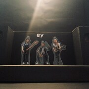 eastern youthのアクリルスタンド。