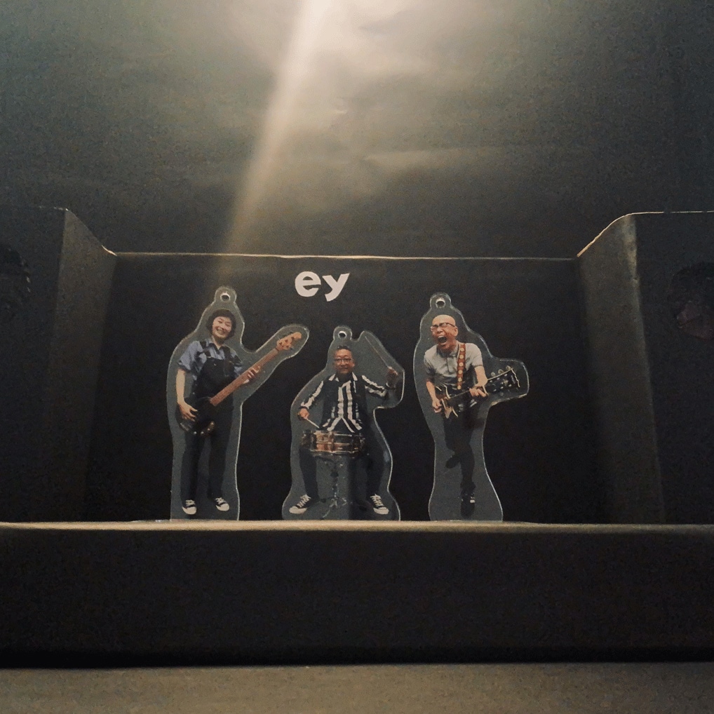 eastern youthのアクリルスタンド。