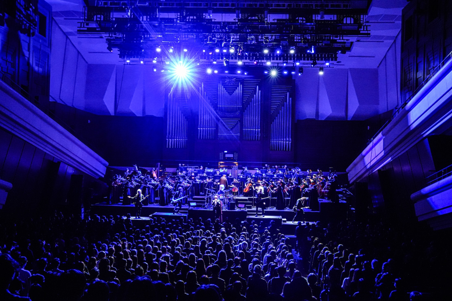 「GACKT PHILHARMONIC 2025 魔王シンフォニー THE REVIVAL」の様子。