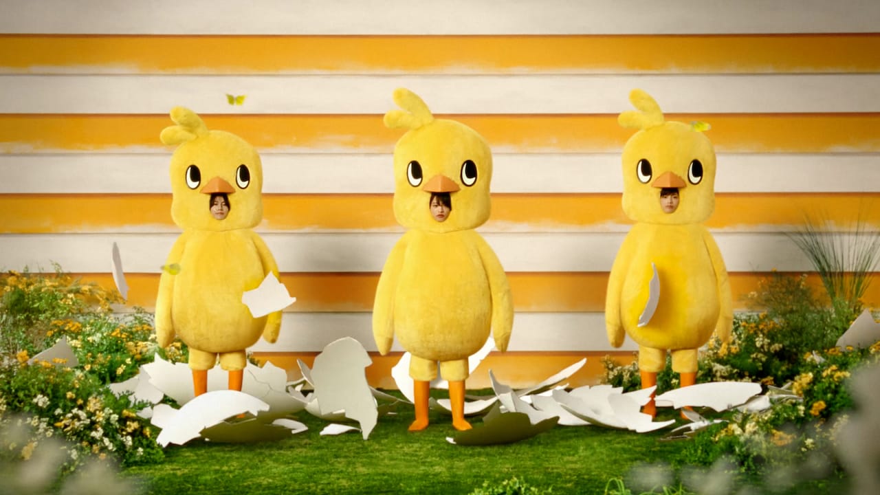 チキンラーメン」新CM「ひよこちゃんたち誕生 篇」より。 [画像・動画