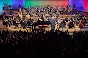 「billboard classics『KREVA Premium Orchestra Concert』～produced by 武部聡志」の様子。（撮影：石阪大輔）
