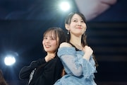 左から佐藤璃果、松尾美佑。（撮影：鈴木健太［KENTA Inc.］）