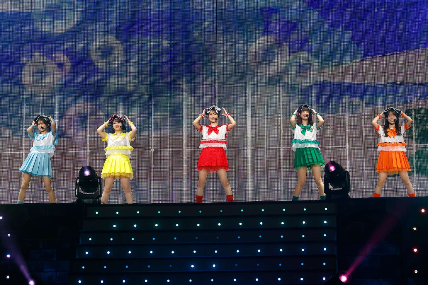 左から奥田いろは、伊藤理々杏、黒見明香、吉田綾乃クリスティー、矢久保美緒。（撮影：鈴木健太［KENTA Inc.］）