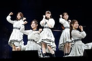 左から奥田いろは、金川紗耶、岩本蓮加、矢久保美緒、黒見明香。（撮影：鈴木健太［KENTA Inc.］）