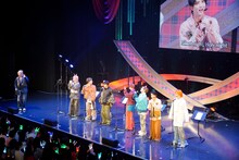 「みんなで歌いきってチームワークを高めよう！」にチャレンジする超特急。（Photo by SOSUKE TANNO）