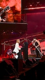YOSHIKIとJonas Brothersの共演シーン。