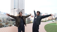 左から櫻井翔と阿部亮平。©TBS