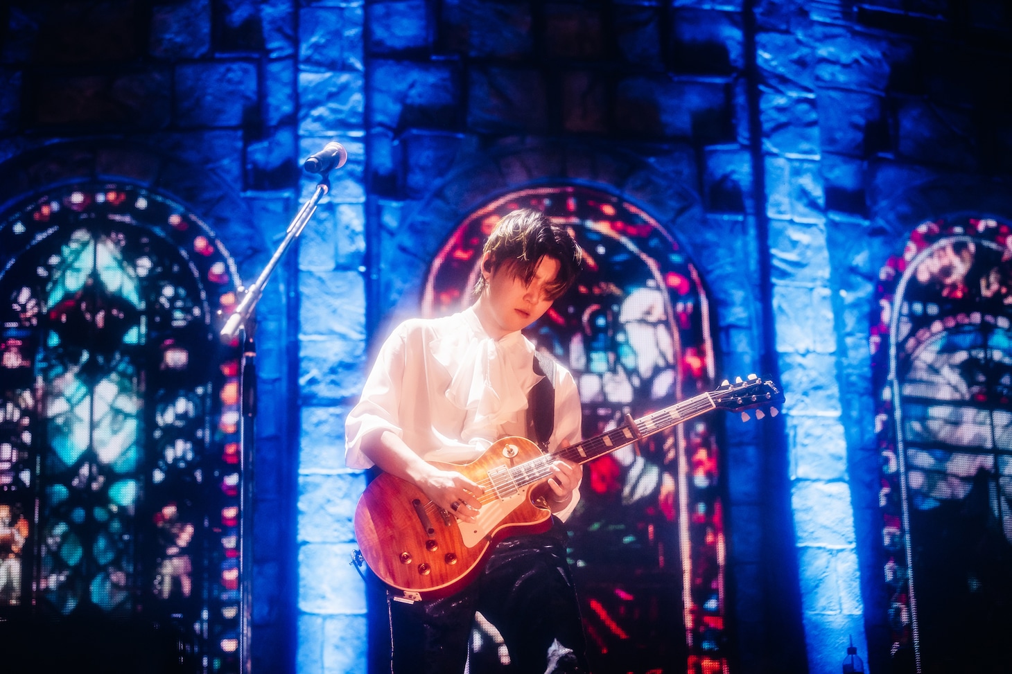 大阪・京セラドーム大阪公演の若井滉斗（G）。（Photo by Jordan Munns）