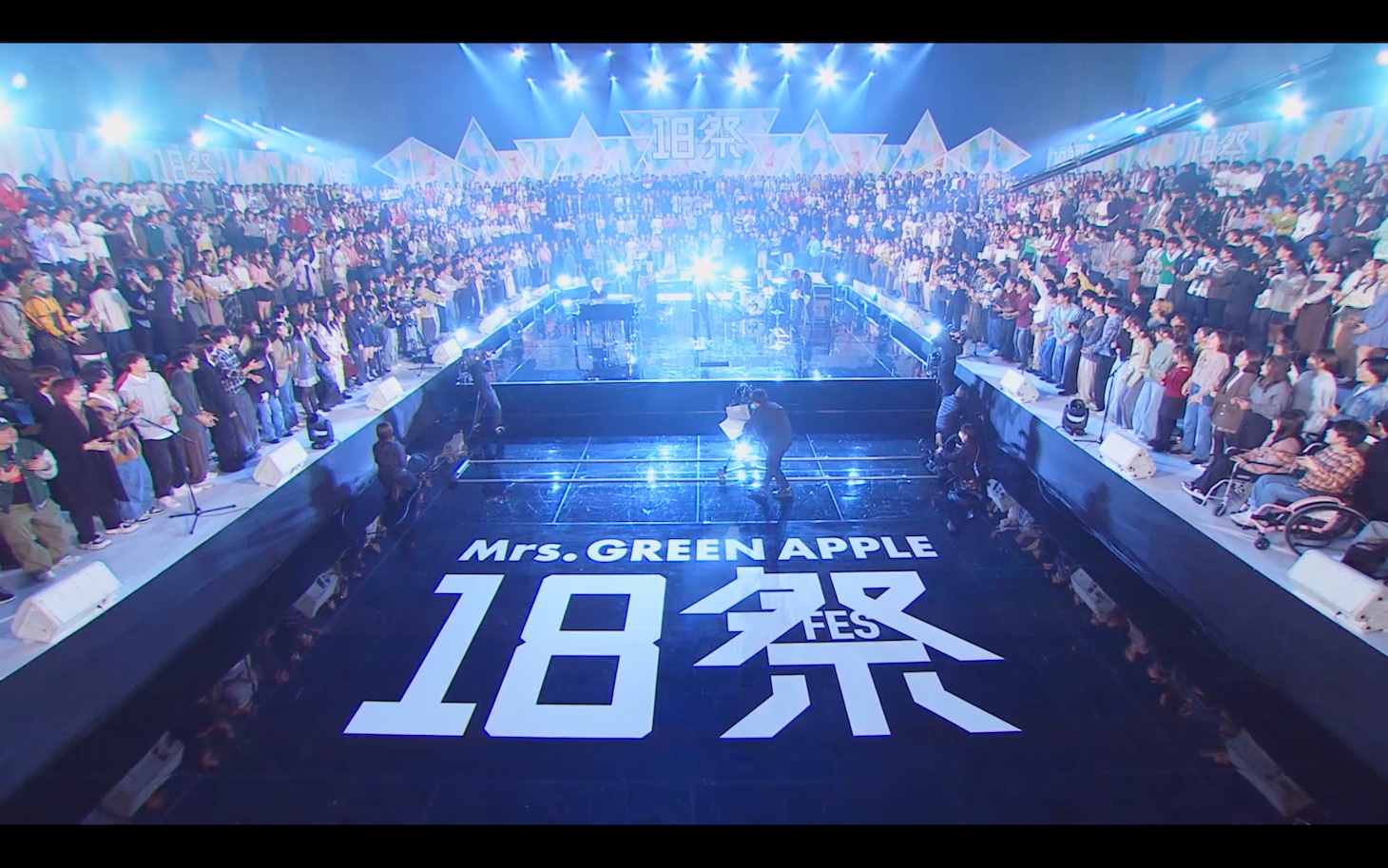 「Mrs. GREEN APPLE - ダーリン【LIVE on NHK “Mrs. GREEN APPLE 18祭”】」のサムネイル。