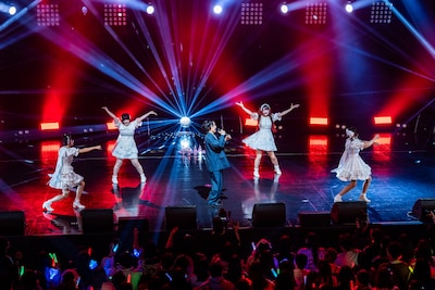 清 竜人25「KIYOSHI RYUJIN25 GOOD BYE LIVE」の様子。