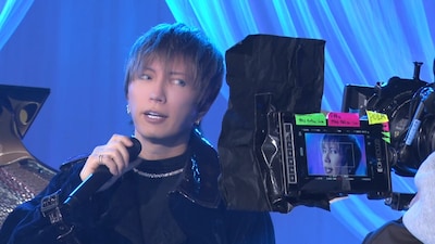 CM撮影中のGACKT。