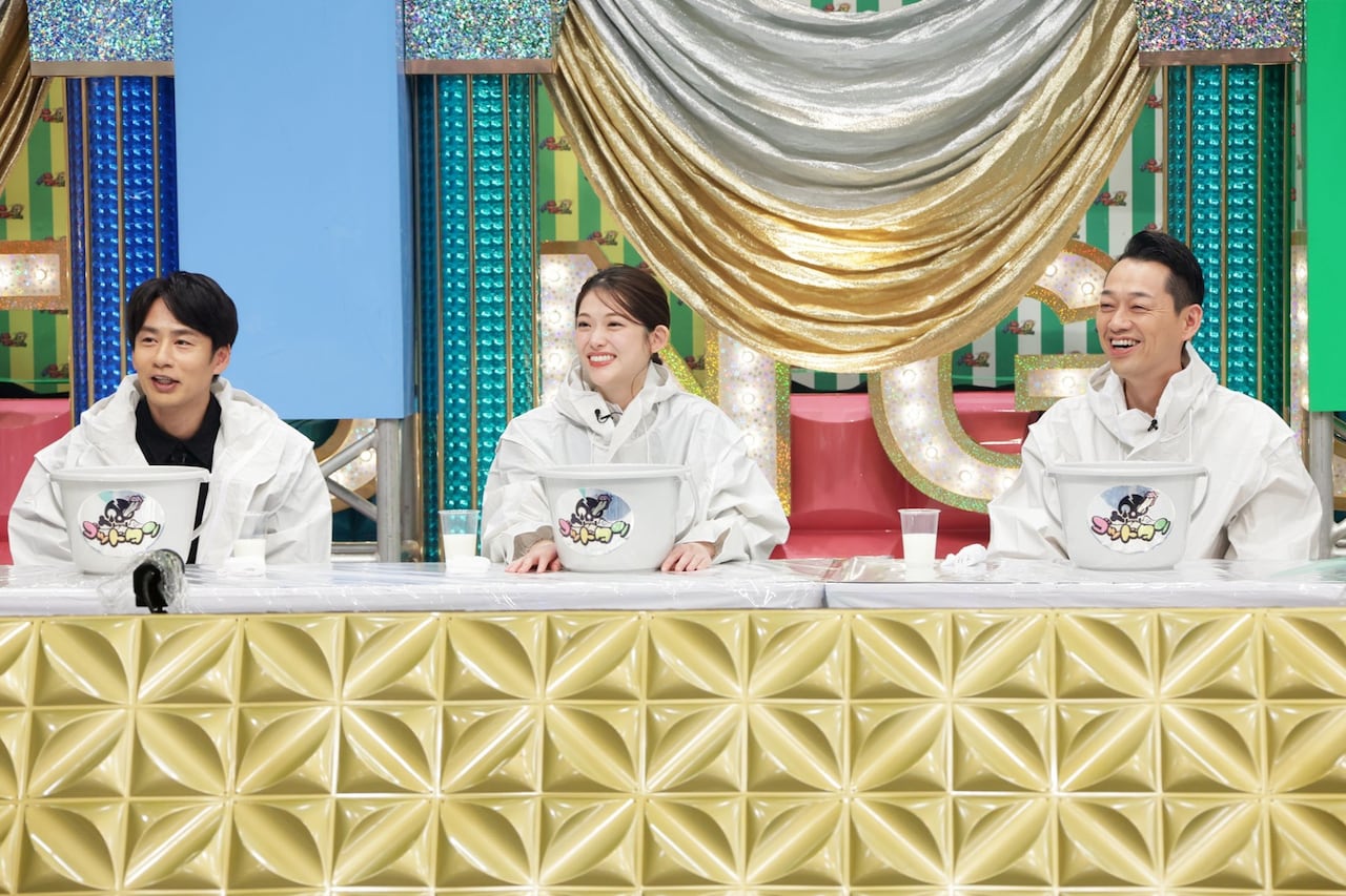 「ゴッドタン 芸人マジ歌選手権」の審査員。©︎テレ東