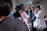 ライブを終えて握手を交わす清 竜人25。