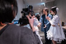 ライブを終えて握手を交わす清 竜人25。