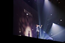 「春が来る前に」を歌う鬼龍院翔。（撮影：太田好美）