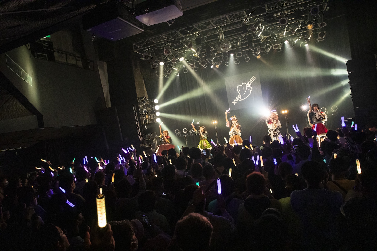 KiSS KiSSのライブの様子（撮影：外林健太）
