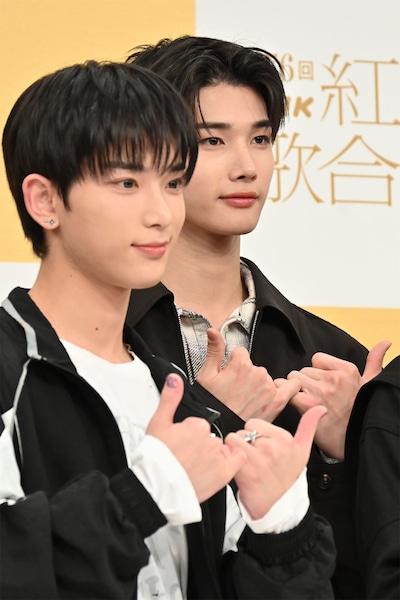 9人で「紅白歌合戦」の取材に応じる喜びを語ったJO（奥）。