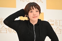 おどけるあいみょん。