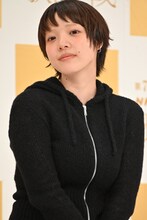 あいみょん。50cm髪をバッサリ切り、ショートヘアに。