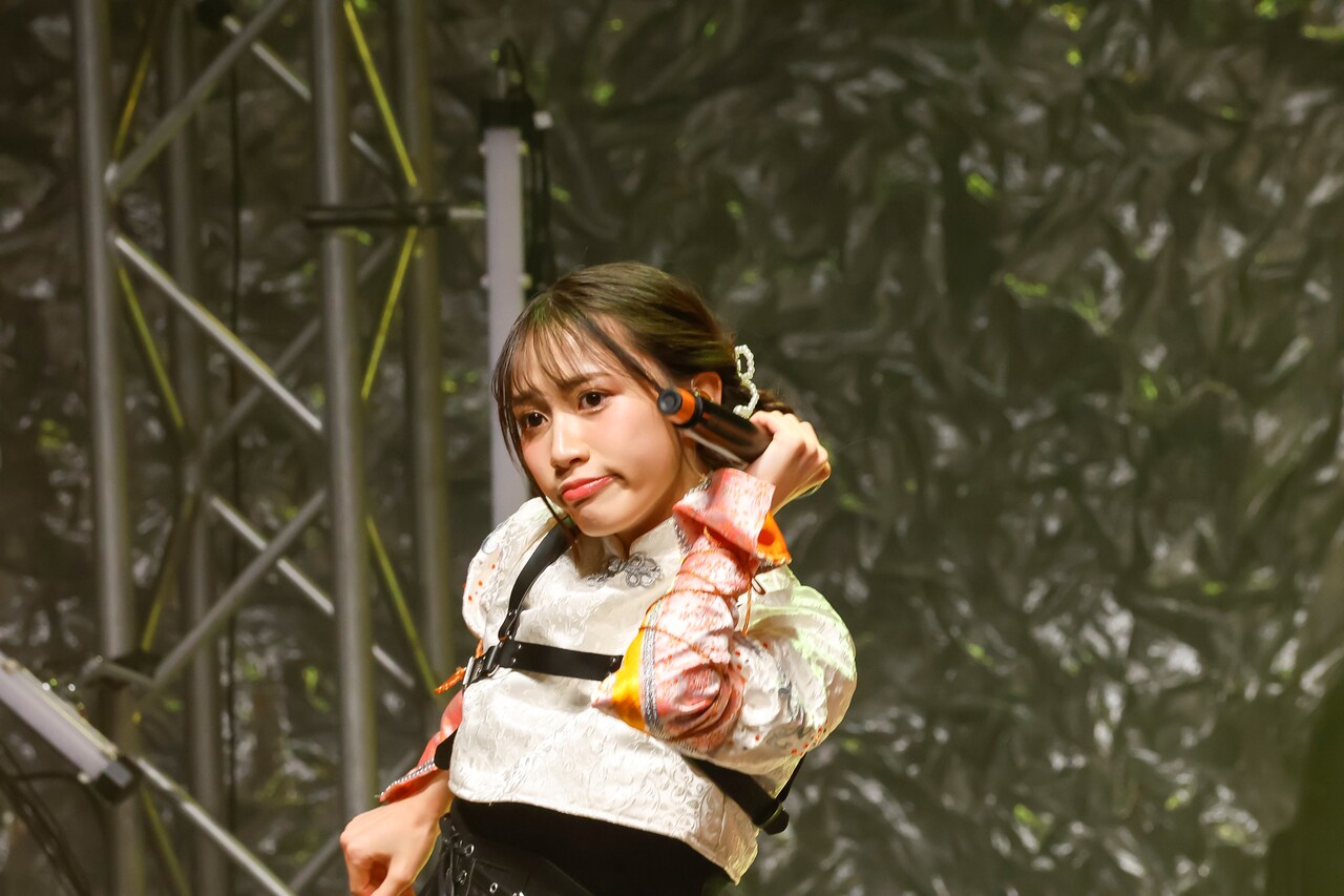 浅井アヤネ（撮影：笹森健一） - ばってん少女隊、にぎやかな年末