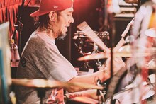 ZAX（Dr / Hi-STANDARD）（撮影：西槇太一）