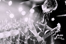 横山健（G, Vo / Hi-STANDARD）（撮影：西槇太一）