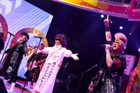 氣志團とToshl。 ⒸTBS