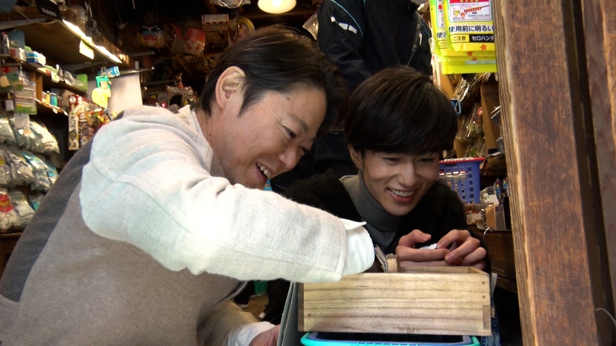 阿部サダヲと坂元愛登。©TBS