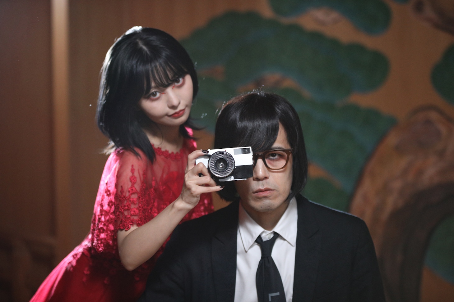 松永天馬「黒一点」ミュージックビデオより。