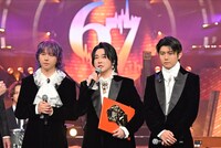 Mrs. GREEN APPLE。左から藤澤涼架、大森元貴、若井滉斗。©TBS