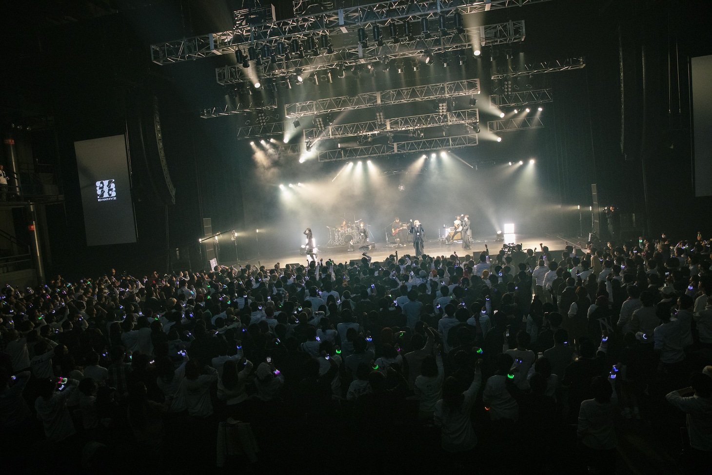 「ExWHYZ Special Live 'I' -3rd Anniversary Final & Year End Party-」の様子。（撮影：外林健太）
